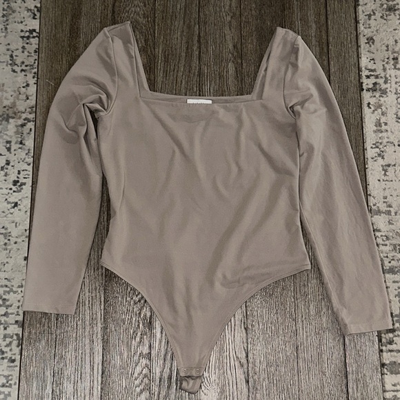 Babaton Square Neck Long Sleeve Bodysuit - Picture 1 of 13